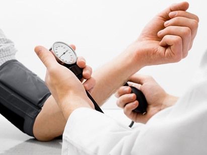 8 طرق طبيعية لعلاج ارتفاع ضغط الدم - صحيفة الجامعة