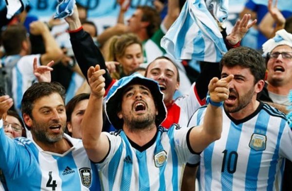 6 آلاف مشجع أرجنتيني ممنوعون من دخول ملاعب مونديال قطر - صحيفة الجامعة