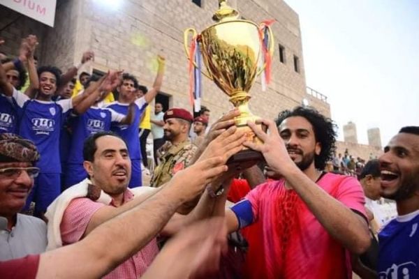 وزير الشباب والرياضة يكرم وحدة صنعاء بكأس 26 سبتمبر - صحيفة الجامعة