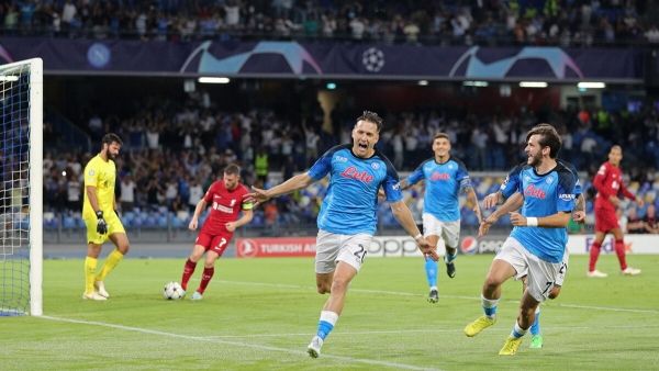 نابولي يصعق ليفربول برباعية في دوري أبطال أوروبا - صحيفة الجامعة