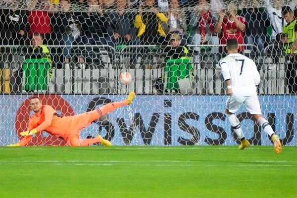 رونالدو يكسر صيامه بالتسجيل في مباراة فريقه مانشستر يونايتد بالدوري الأوروبي - صحيفة الجامعة