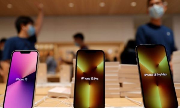 حكم قضائي يُلزم "آبل" بدفع 20 مليون دولار بسبب بيع هواتفها من دون شاحن - صحيفة الجامعة