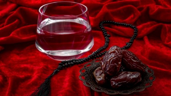 كيف تتجنب العطش أثناء صيام رمضان؟ - صحيفة الجامعة