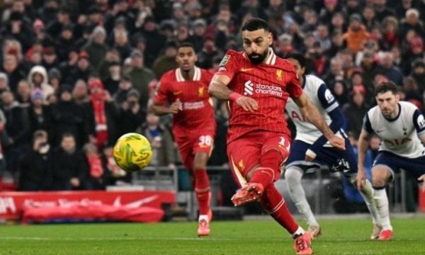 ليفربول يسحق توتنهام ويضرب موعدا مع نيوكاسل بنهائي كأس الرابطة الإنجليزية - صحيفة الجامعة