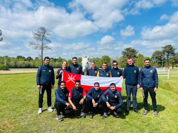 فارسان من الخيالة السُّلطانية العمانية يتأهّلان لبطولة كأس العالم للقدرة 2026 - صحيفة الجامعة