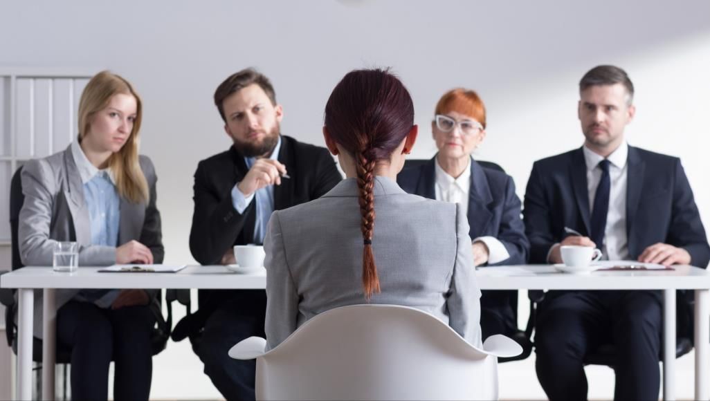 تعلم الإجابة عن الأسئلة الشائكة.. كيف تتجاوز ألغام مقابلة العمل؟ - صحيفة الجامعة