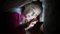 الأجهزة الذكية "بحاجة لخاصية السرير" للمساعدة على النوم