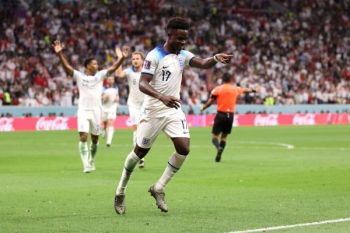 إنجلترا تهزم السنغال بثلاثية وتتأهل للقاء فرنسا في ربع النهائي