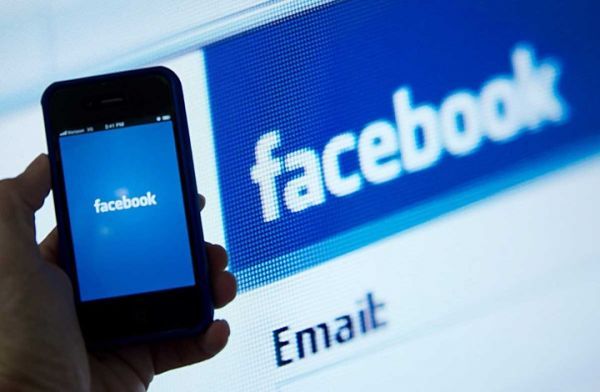 فيسبوك تبحث تقسيم صفحة التلقيمات الإخبارية إلى اثنتين - صحيفة الجامعة