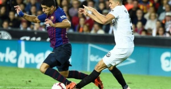 سواريز سيبقى في برشلونة خلال الاستراحة الدولية لعلاج آلام الركبة - صحيفة الجامعة