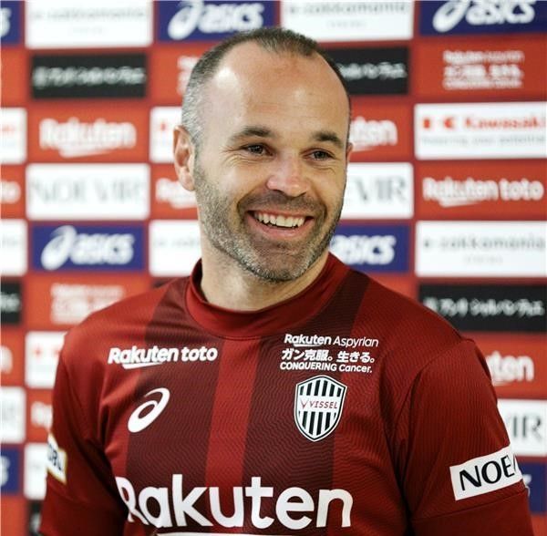 إنييستا: من البشع قول إن مودريتش لا يستحق الكرة الذهبية - صحيفة الجامعة