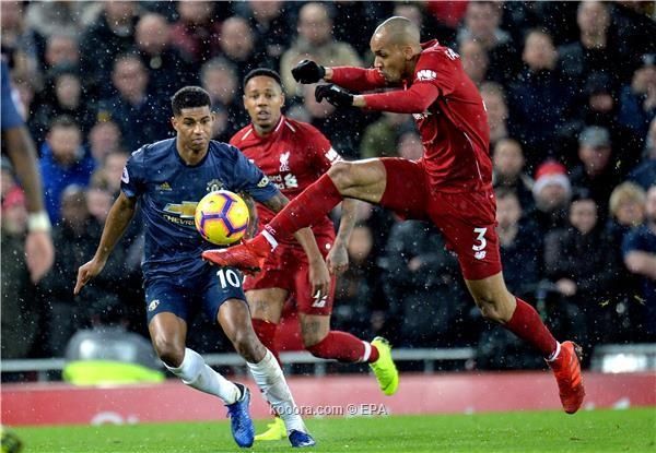 ليفربول يهزم مانشستر يونايتد ويستعيد الصدارة في الدوري الإنجليزي - صحيفة الجامعة
