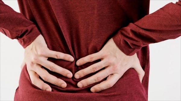 ماذا يحدث للجسم اثناء طقطقة الرقبة والظهر وهل هي مضرة؟ - صحيفة الجامعة