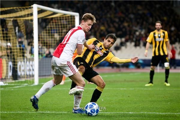 برشلونة يعلن رسميا التعاقد مع لاعب خط الوسط الهولندي "دي يونج" - صحيفة الجامعة