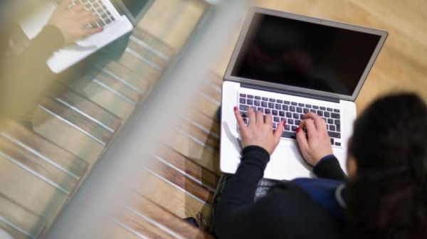 4 أشياء يجب إزالتها من كمبيوترك فورا لحماية نفسك من القرصنة - صحيفة الجامعة