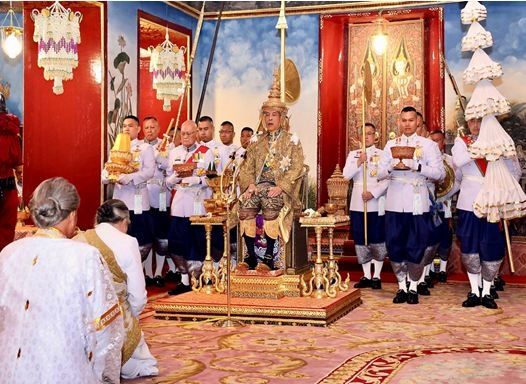 عيّن حبيبته جنرالاً للجيش، وسمى كلبه «قائد القوات الجوية».. من هو ملك تايلاند الجديد؟ - صحيفة الجامعة