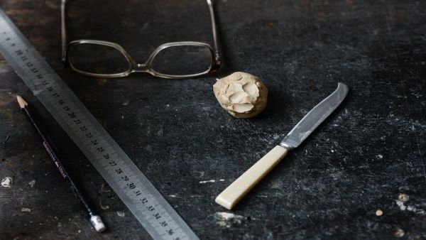 مقال صحفي عن "ستالين" يتسبب في طعن صحفيين - صحيفة الجامعة