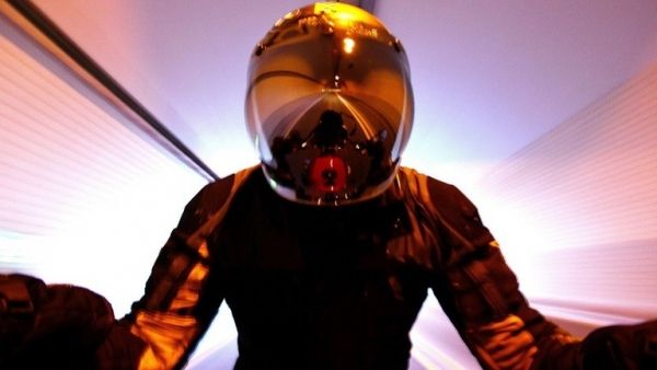 "برق" يضرب خوذة سائق دراجة ويرديه قتيلا - صحيفة الجامعة