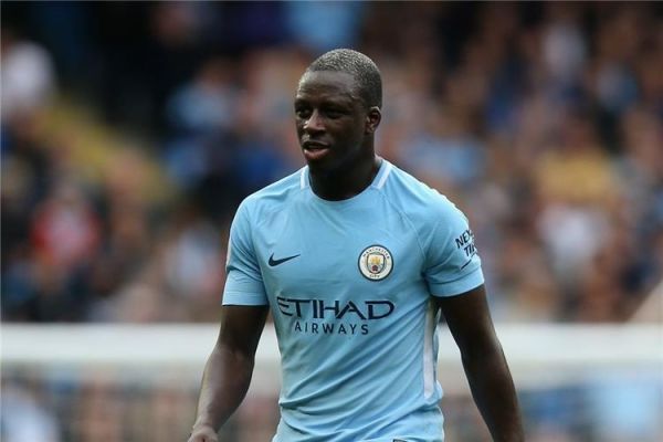 ريال مدريد يعلن ضم النجم الفرنسي "ميندي" بشكل رسمي - صحيفة الجامعة