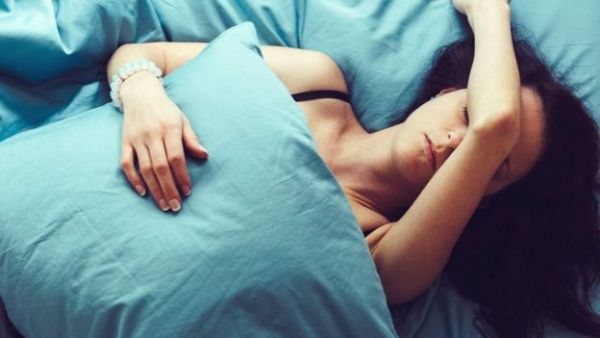 كيف تتمتع بنوم هنيئ خلال موجات الطقس الحار؟ - صحيفة الجامعة