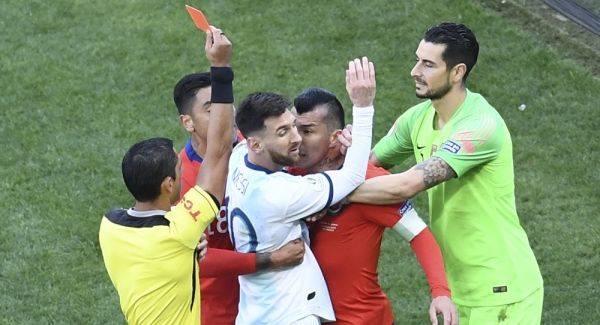 إيقاف ميسي 3 أشهر من اللعب الدولي وتغريمه 50 ألف دولار - صحيفة الجامعة