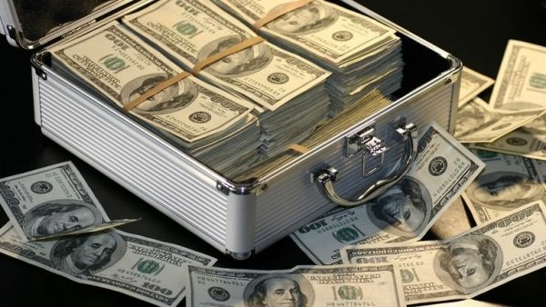 عملية احتيال غريبة تغرّم امرأة بسيطة المليارات! - صحيفة الجامعة