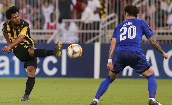 التعادل السلبي سيد الموقف بين قطبي السعودية الاتحاد والهلال - صحيفة الجامعة