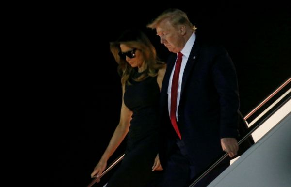 ترامب يحمل «رزمة» نقود في جيبه الخلفي (صورة) - صحيفة الجامعة