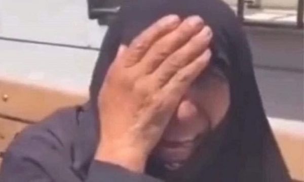 تركي يركل لاجئة سورية مسنّة بوحشية وحملة تضامن واسعة (فيديو) - صحيفة الجامعة