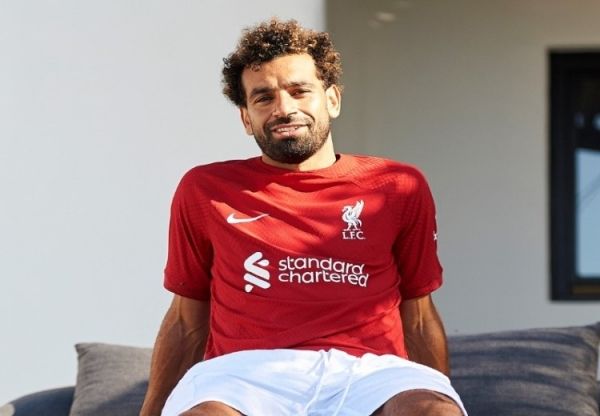 ليفربول يعلن تمديد عقد النجم المصري محمد صلاح - صحيفة الجامعة