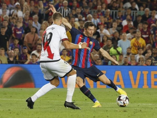 برشلونة يخيب آمال عشاقه بتعادل أمام رايو فاليكانو بأولى مباريات الموسم - صحيفة الجامعة