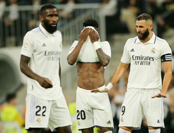 أوساسونا يفرض التعادل على ريال مدريد ويمنح برشلونة الصدارة  - صحيفة الجامعة