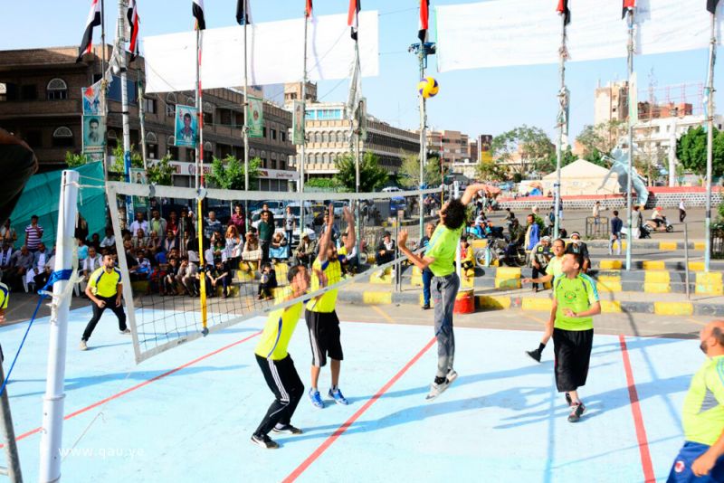 إنطلاق البطولة المفتوحة لكرة الطائرة بميدان التحرير في صنعاء برعاية جامعة الملكة أروى
